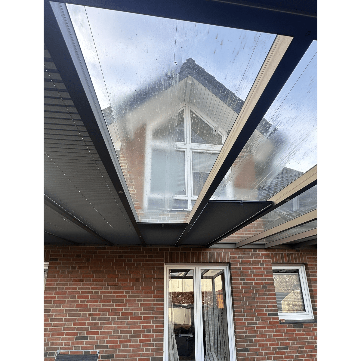 Hitzeschutz- Plissee Markise für Terrassenüberdachung – langlebiges, UV-beständiges Material für optimalen Schatten